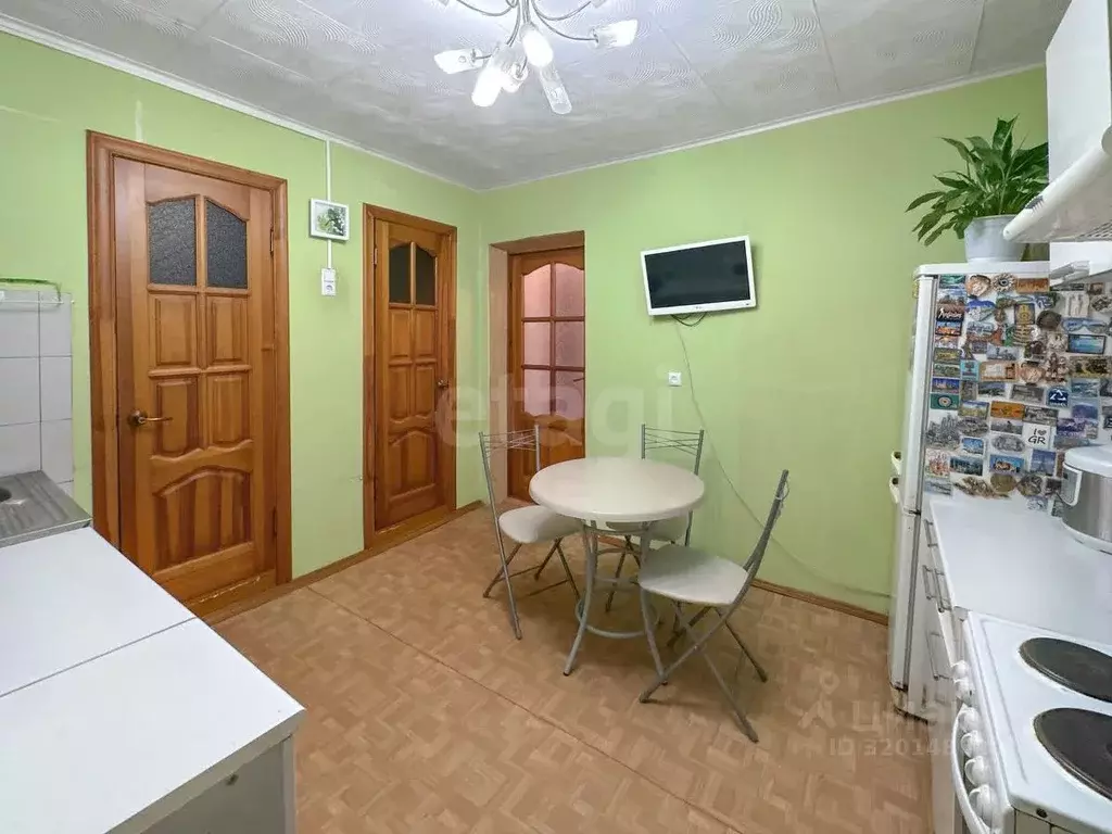 Комната Псковская область, Псков ул. Ижорского Батальона, 5 (54.7 м) - Фото 0