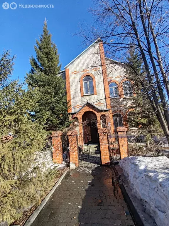 Дом в Барнаул, Аметистовая улица (287 м) - Фото 1