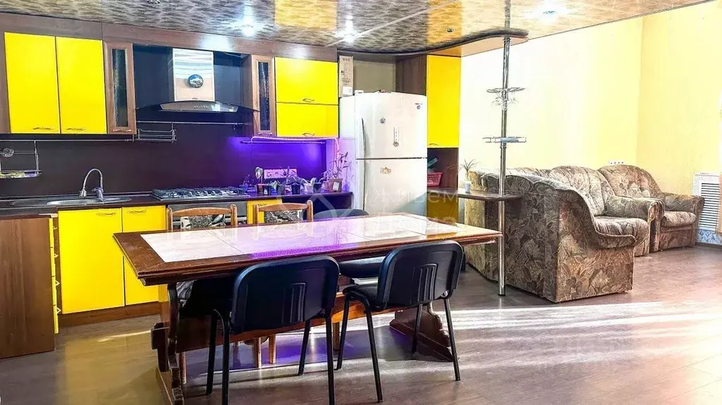 Дом в Волгоградская область, Волжский пос. Металлург-1, ул. ... - Фото 2