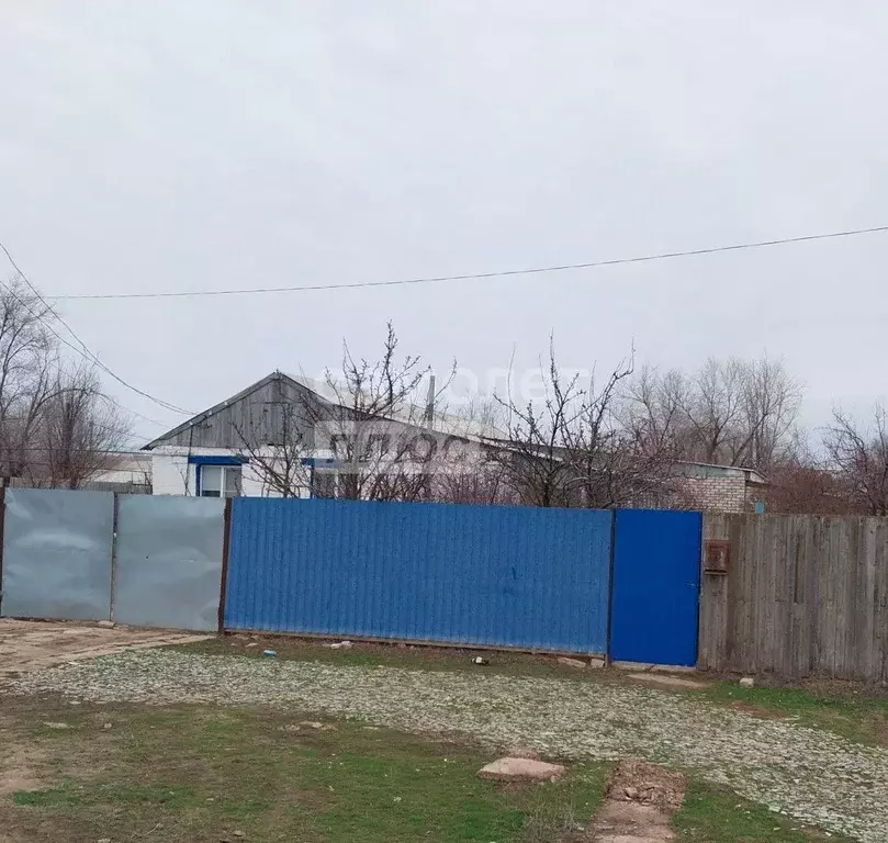 Дом в Калмыкия, Октябрьский район, пос. Большой Царын ул. Ломоносова, ... - Фото 1