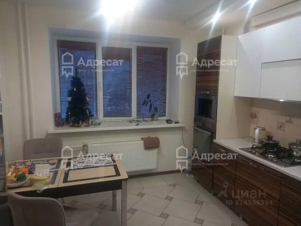 2-к кв. Волгоградская область, Волгоград ул. Базарова, 8 (65.2 м) - Фото 0
