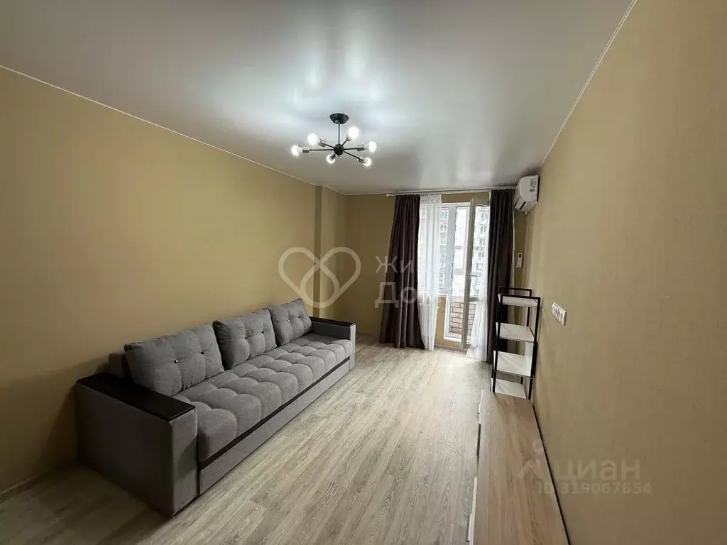 1-к кв. Волгоградская область, Волгоград ул. Расула Гамзатова, 19 ... - Фото 0