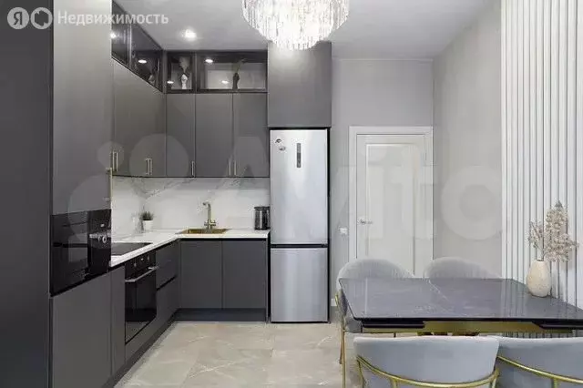 3-комнатная квартира: Казань, улица Сибгата Хакима, 51 (105 м) - Фото 0