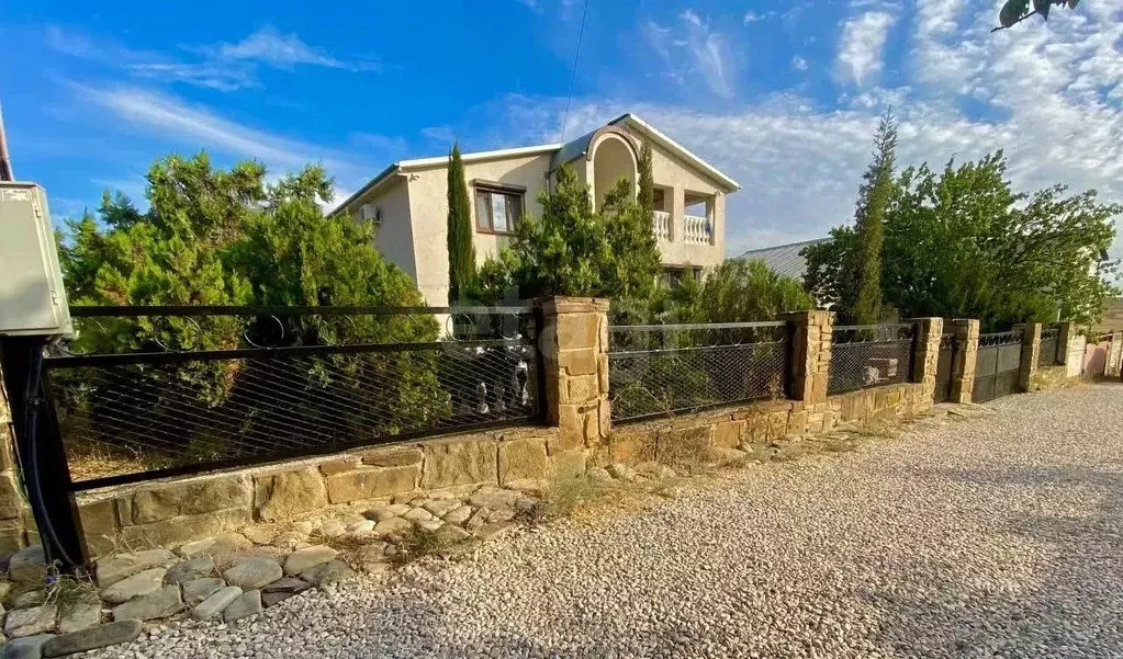 Дом в Крым, Судак муниципальный округ, с. Миндальное ул. Московская ... - Фото 0