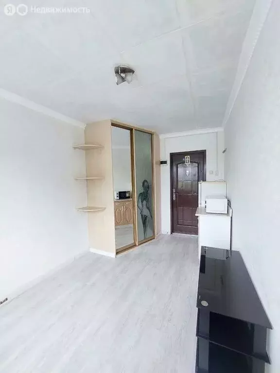 1-комнатная квартира: Находка, улица Малиновского, 9 (10 м) - Фото 0