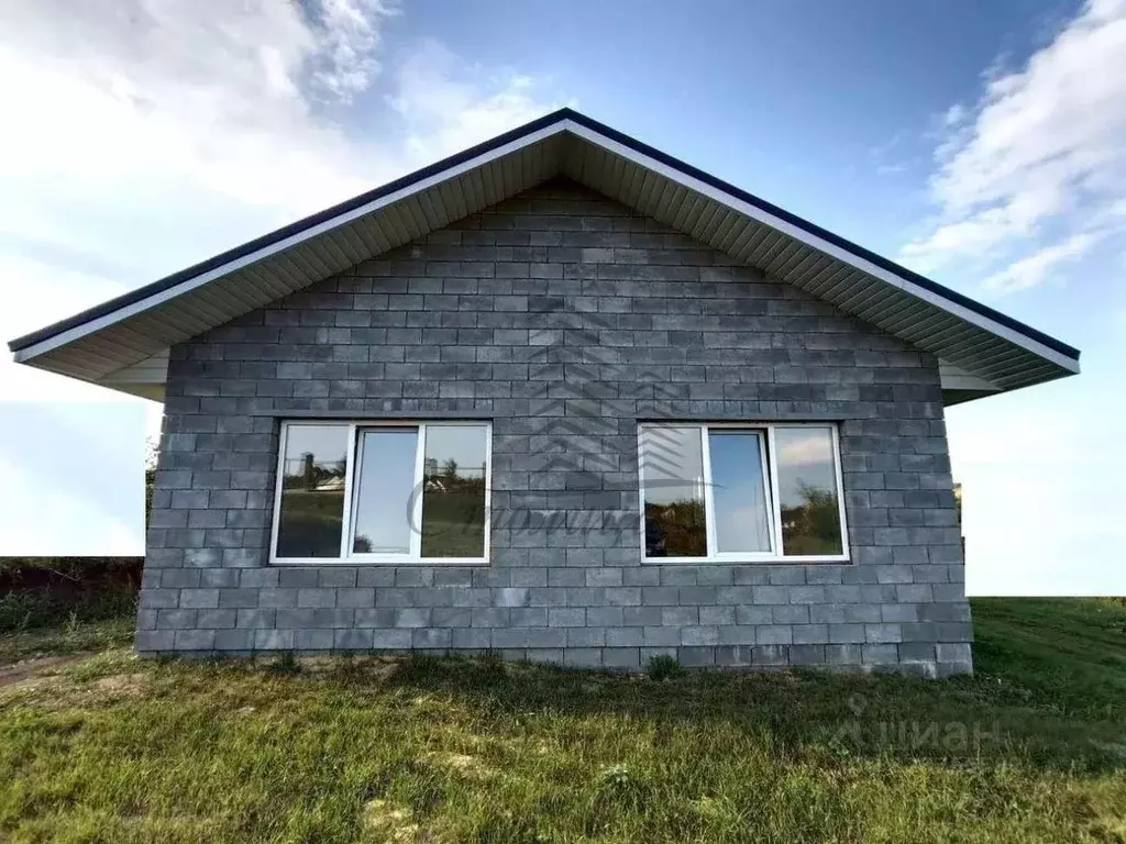 Коттедж в Белгородская область, Старооскольский городской округ, с. ... - Фото 1