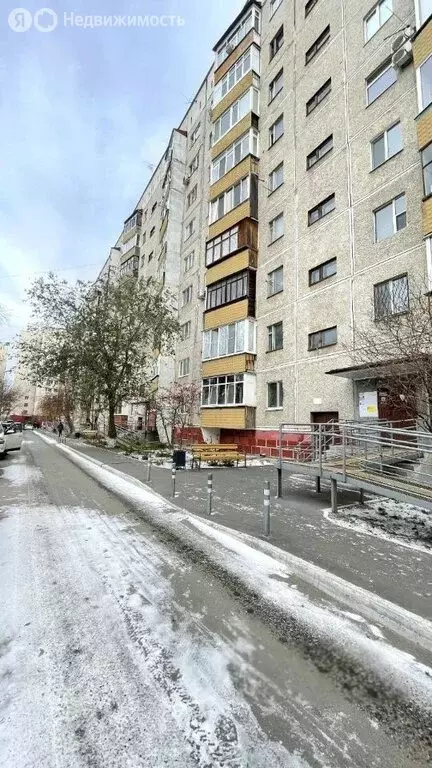 2-комнатная квартира: Тюмень, улица Монтажников, 8 (56 м) - Фото 2