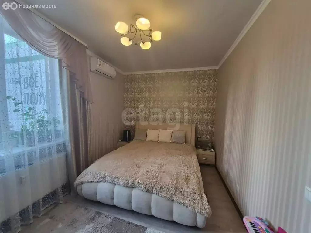 2-комнатная квартира: Тюмень, улица Тимофея Чаркова, 81 (59.5 м) - Фото 1