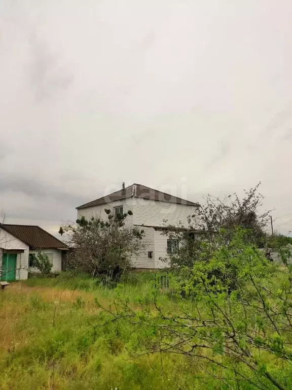 Дом в Волгоградская область, Среднеахтубинский район, Куйбышевское ... - Фото 1