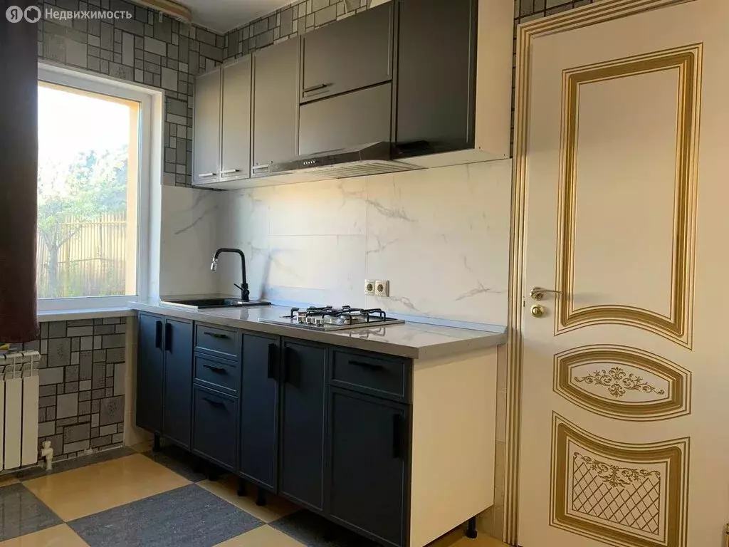 Дом в посёлок городского типа Алексеевка, Вокзальная улица, 56 (180 м) - Фото 2