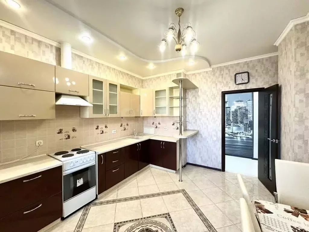 3-к кв. Курская область, Курск просп. Вячеслава Клыкова, 92 (85.5 м) - Фото 1