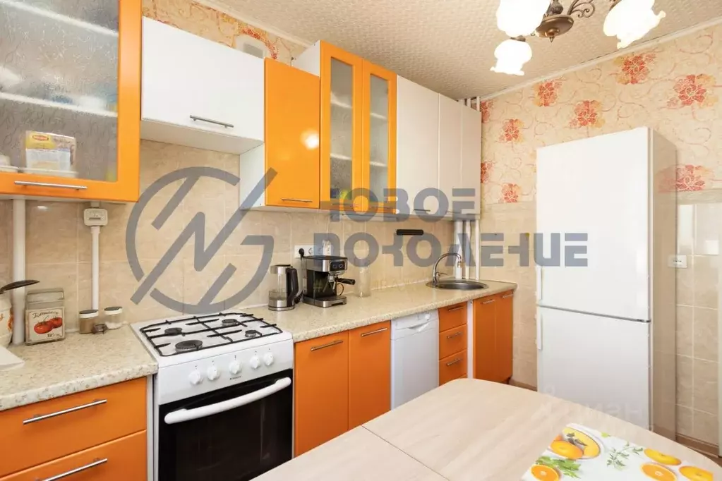 3-к кв. Омская область, Омск ул. Масленникова, 181 (62.8 м) - Фото 1