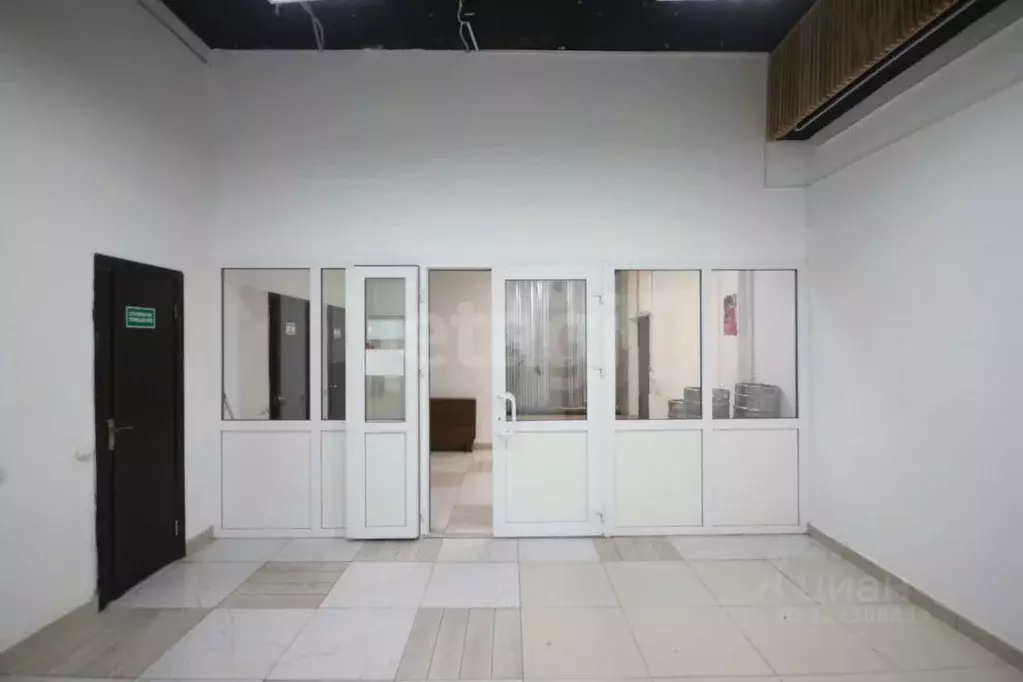 Торговая площадь в Ямало-Ненецкий АО, Новый Уренгой Строителей мкр, ... - Фото 1