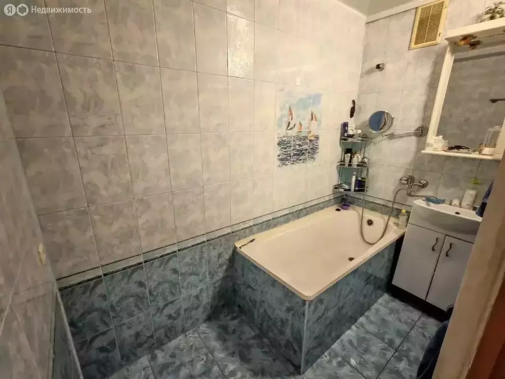 4-комнатная квартира: Челябинск, улица 50-летия ВЛКСМ, 5 (74.3 м) - Фото 1