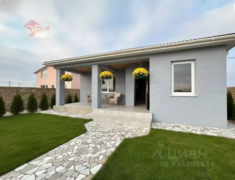 Дом в Крым, Сакский район, Молочненское с/пос, с. Абрикосовка ул. ... - Фото 1