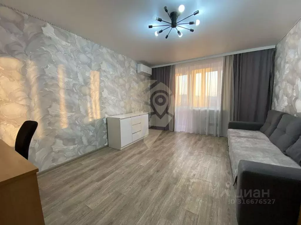 2-к кв. Белгородская область, Старый Оскол Молодогвардеец мкр, 17 ... - Фото 1