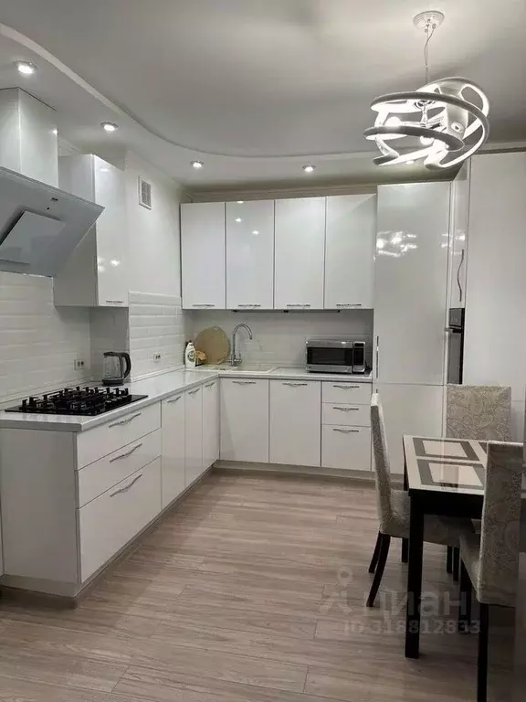 2-к кв. Астраханская область, Астрахань ул. Куйбышева, 3к1 (53.0 м) - Фото 0