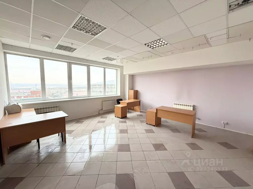 Офис в Свердловская область, Екатеринбург ул. Маневровая, 9 (37 м) - Фото 1