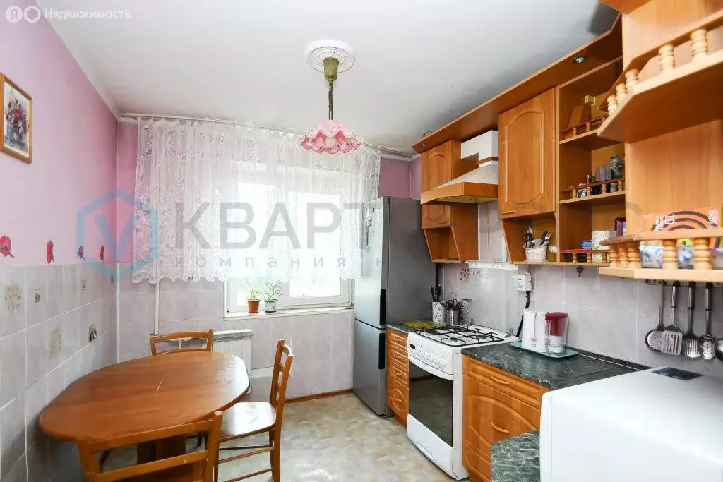 3-комнатная квартира: Омск, улица Сулеймана Стальского, 9 (50.2 м) - Фото 1