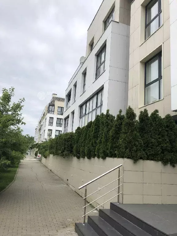 Продается 4-комнатная квартира - Фото 1