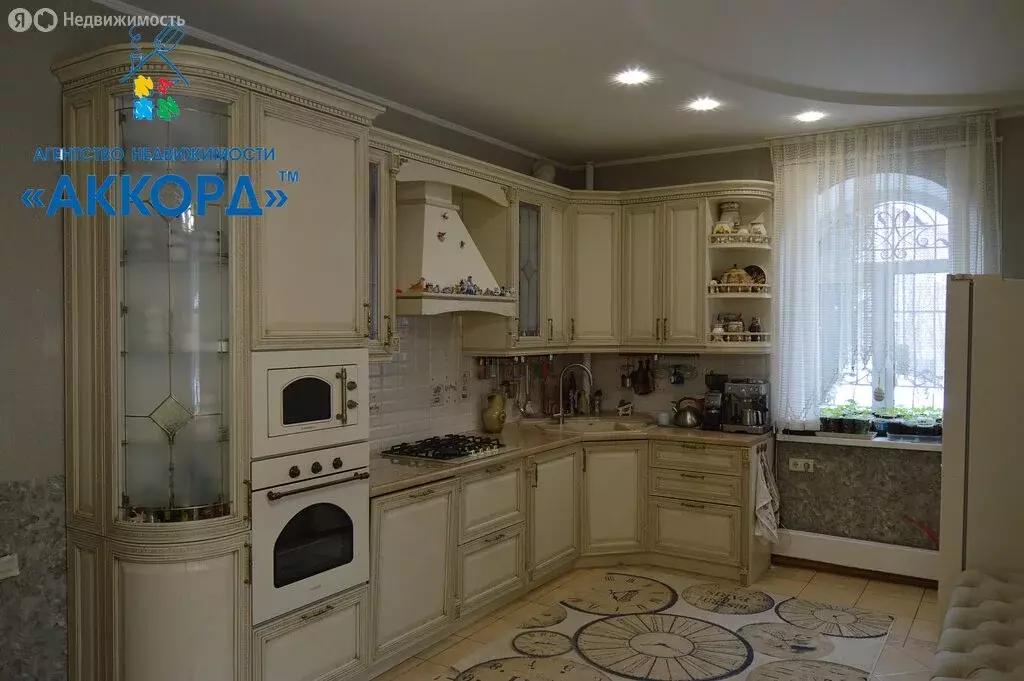 Дом в Барнаул, микрорайон Спутник, Малиновая улица (328 м) - Фото 1