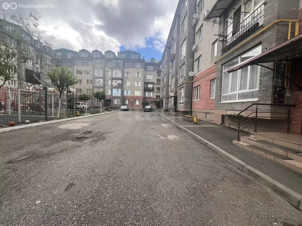 2-комнатная квартира: Владикавказ, улица Шамиля Джикаева, 2А (100 м) - Фото 2