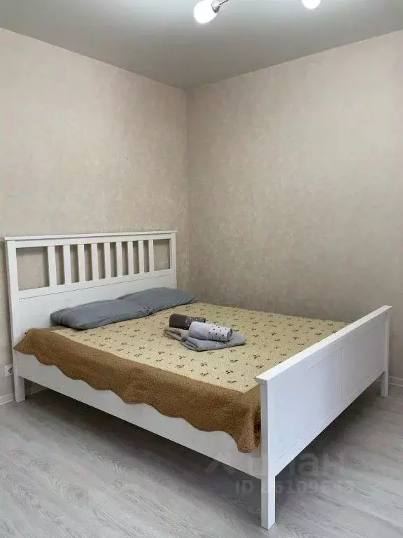1-к кв. Татарстан, Казань ул. Рауиса Гареева, 100 (40.0 м) - Фото 1