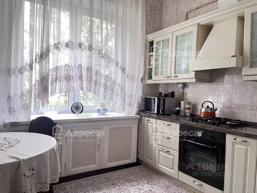 3-к кв. Волгоградская область, Волгоград ул. Атласова, 10 (75.8 м) - Фото 0
