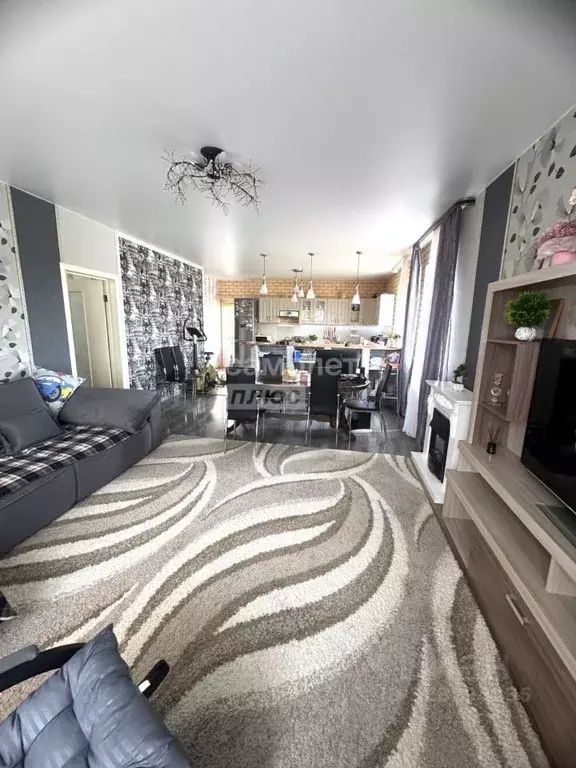 Дом в Краснодарский край, Кореновск Линейный пер., 2 (251 м) - Фото 1