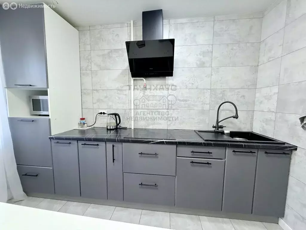 3-комнатная квартира: Нефтекамск, улица Карла Маркса, 4 (65 м) - Фото 1