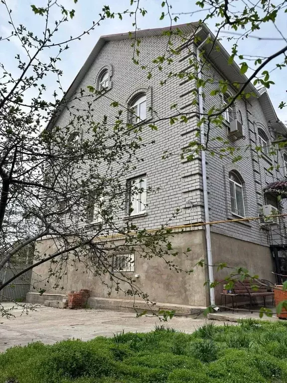 Дом в Астраханская область, Астрахань Астрономическая ул., 11 (360 м) - Фото 0