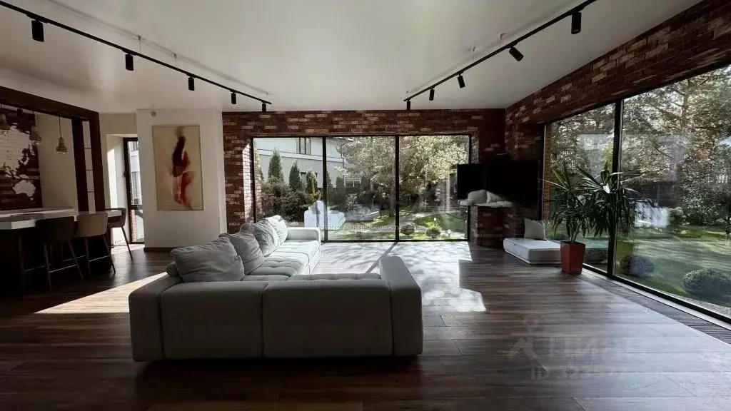 Коттедж в Татарстан, Набережные Челны ул. Зиатдина Арусланова (357 м) - Фото 1