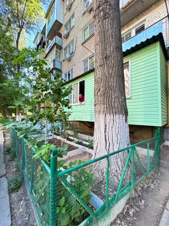 1-к кв. Астраханская область, Астрахань 6-й мкр, ул. Химиков, 7к1 ... - Фото 0