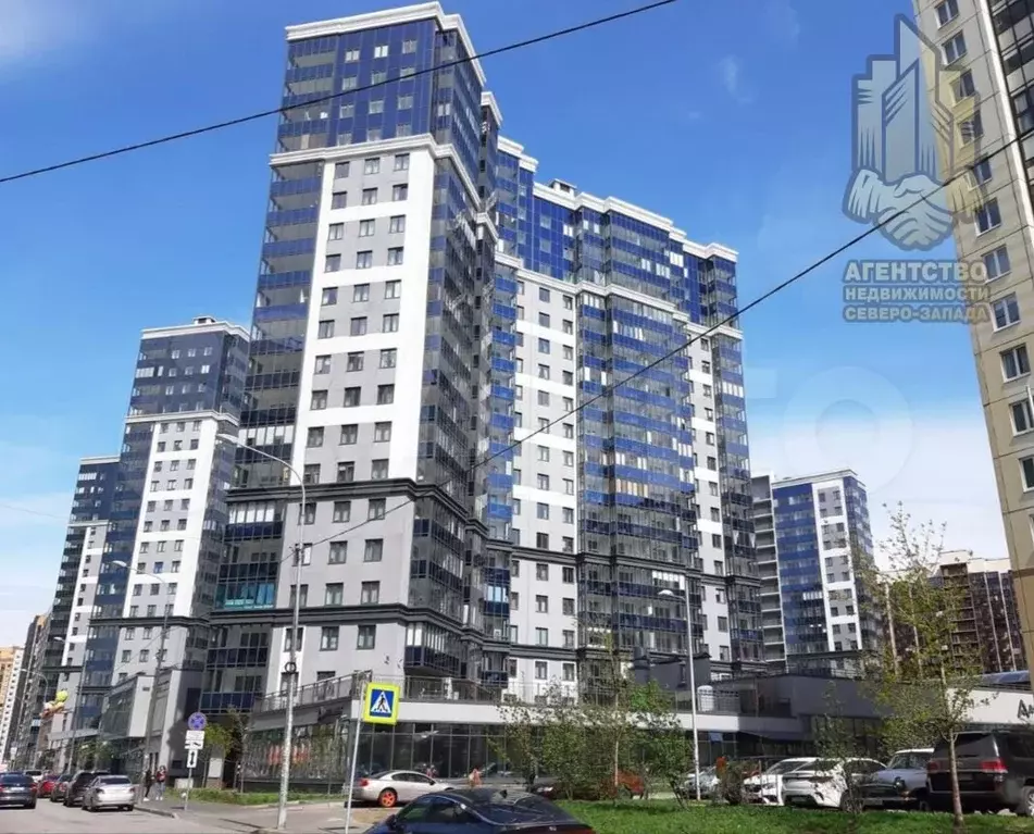 Аренда на огромном трафике с витринами, 148.8м2 - Фото 1