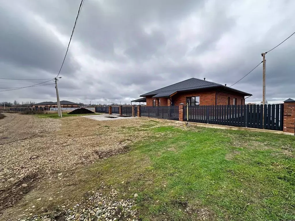 Дом в Краснодарский край, Динской район, с. Красносельское пер. ... - Фото 1