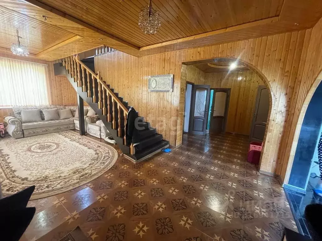 Дом в Ингушетия, Назрань Цветочная ул., 7 (350 м) - Фото 1