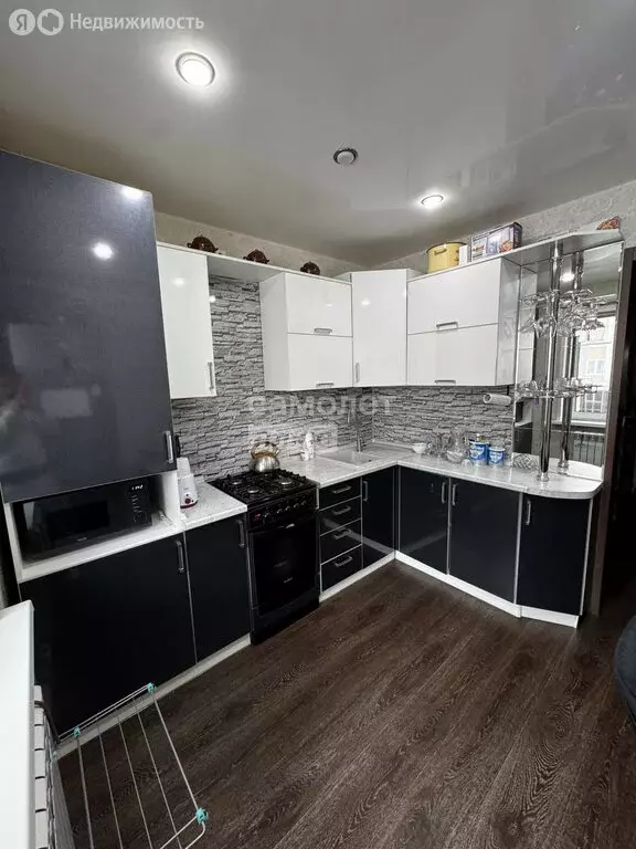 1-комнатная квартира: посёлок городского типа Медведево, улица Кирова, ... - Фото 2