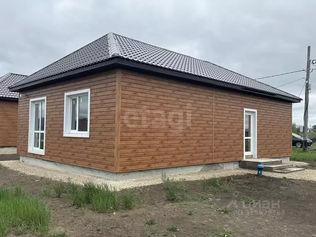 Дом в Самарская область, Кинель Лебедь мкр, ул. Листопадная (80 м) - Фото 0