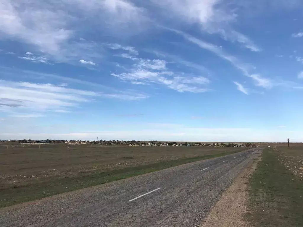 Участок в Крым, Сакский район, Штормовское с/пос, с. Приветное ул. ... - Фото 1