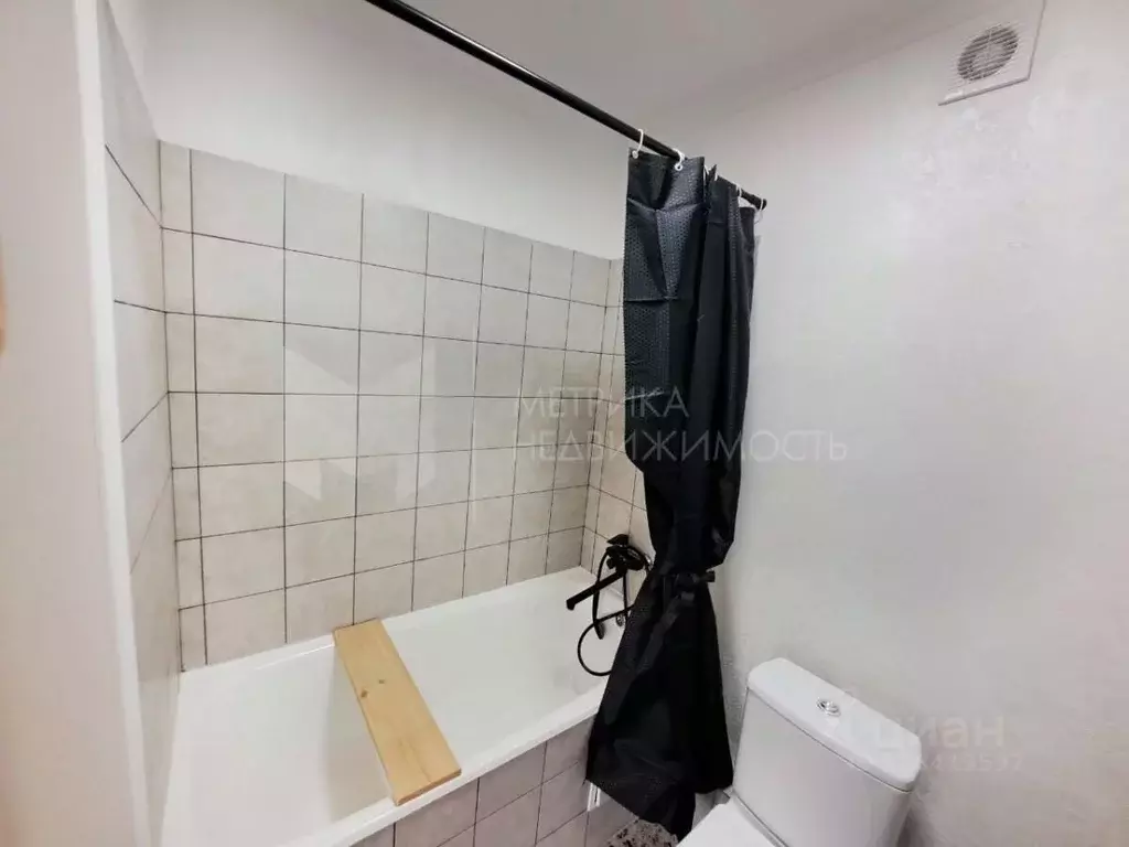 1-к кв. Тюменская область, Тюмень ул. 50 лет Октября, 33А (39.2 м) - Фото 1