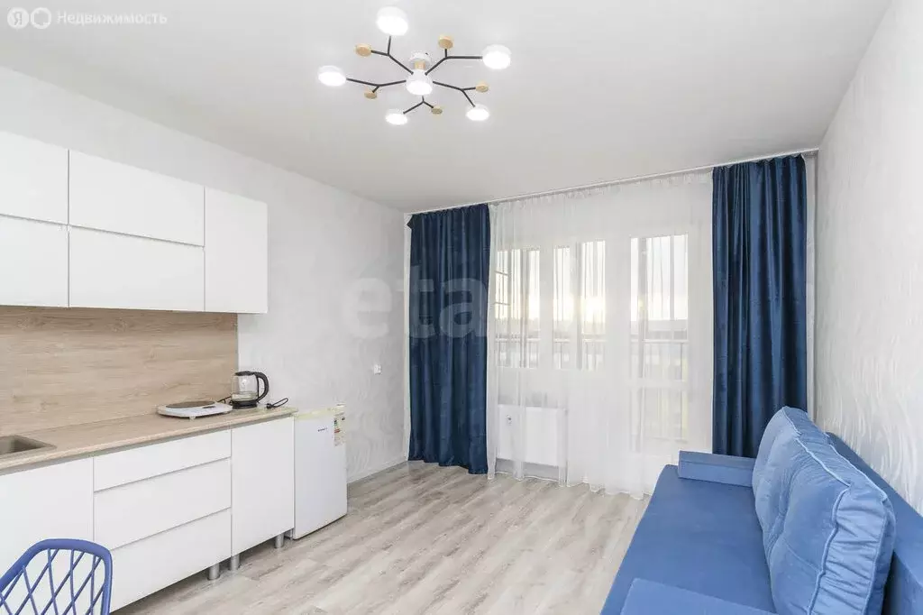 Квартира-студия: Тюмень, улица Павла Шарова, 27 (29 м) - Фото 2