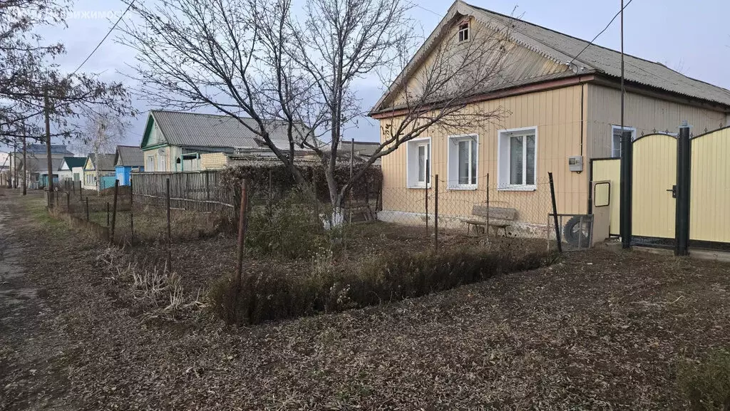 Дом в Новоузенск, улица Зелёный Клин, 22 (63 м) - Фото 1