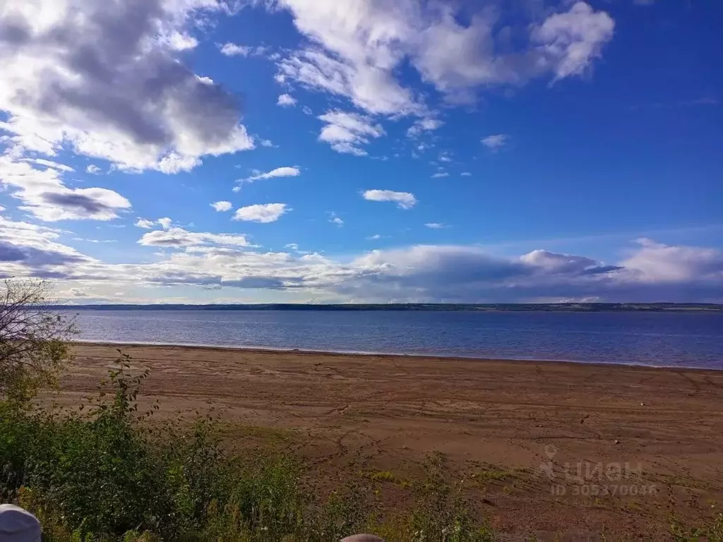 Участок в Пермский край, Ильинский городской округ, д. Назарова 17 ... - Фото 0