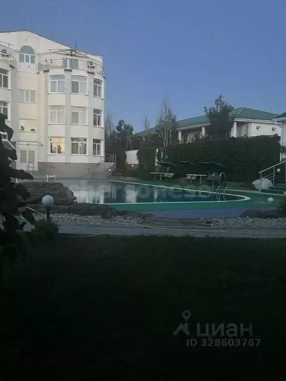 Дом в Крым, Черноморское пгт ул. Счастливая (1670 м) - Фото 1