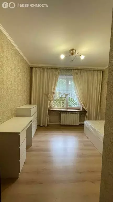 3-комнатная квартира: Симферополь, Кечкеметская улица, 196 (68 м) - Фото 1