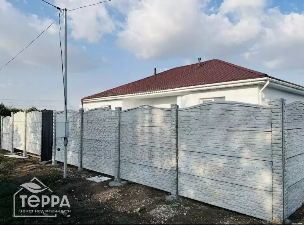 Дом в Крым, Сакский район, Веселовское с/пос, с. Наташино ул. ... - Фото 0