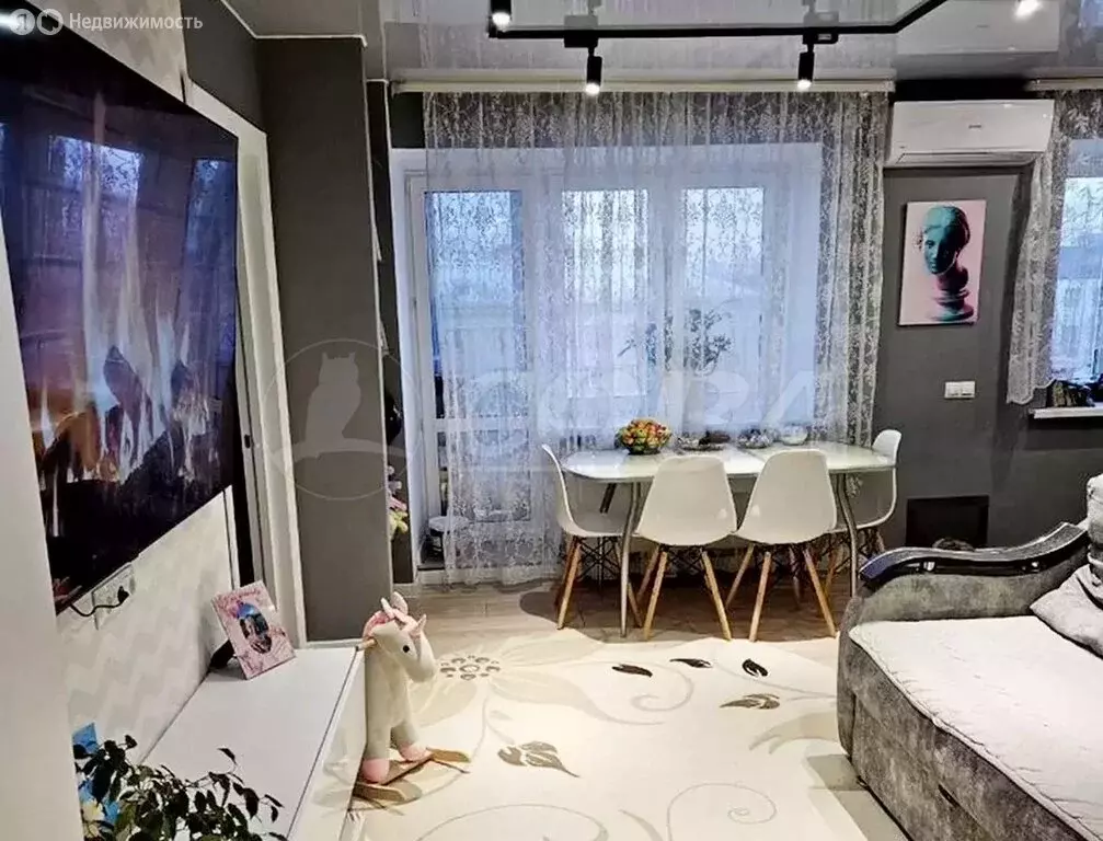 2-комнатная квартира: Тюмень, улица Мельникайте, 95 (43 м) - Фото 1