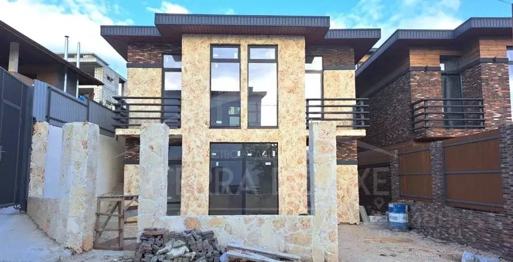 Дом в Севастополь ул. Коралловая (150 м) - Фото 1