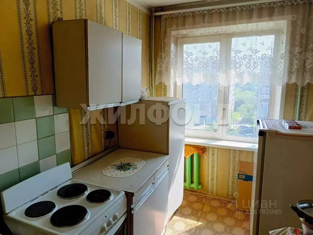 3-к кв. Алтайский край, Барнаул ул. 40 лет Октября, 2/18 (60.0 м) - Фото 0
