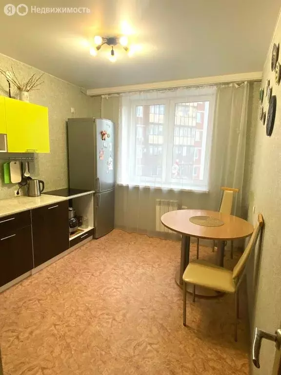 3-комнатная квартира: Омск, улица Б.Г. Шаронова, 21 (72.2 м) - Фото 1